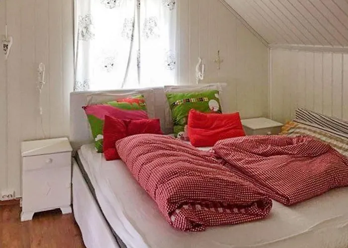 8 Person In Bruvik-by Traum *