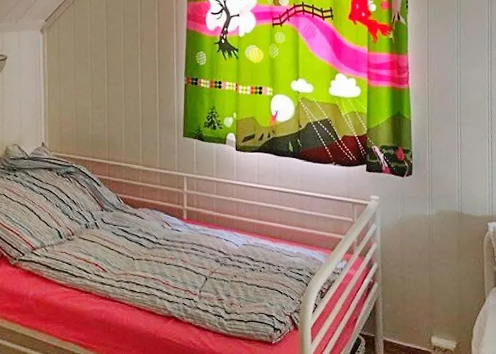 8 Person In Bruvik-by Traum *